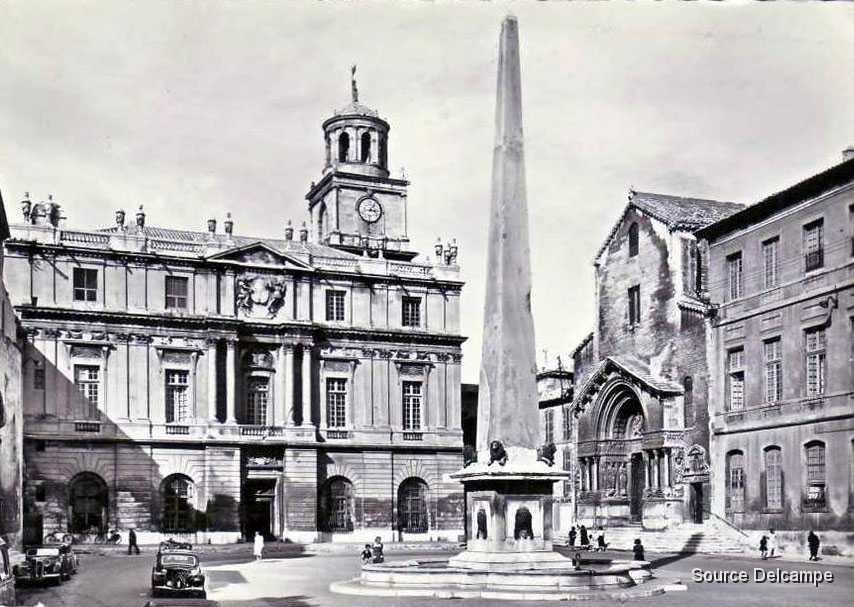 13 Arles Obelisque.jpg